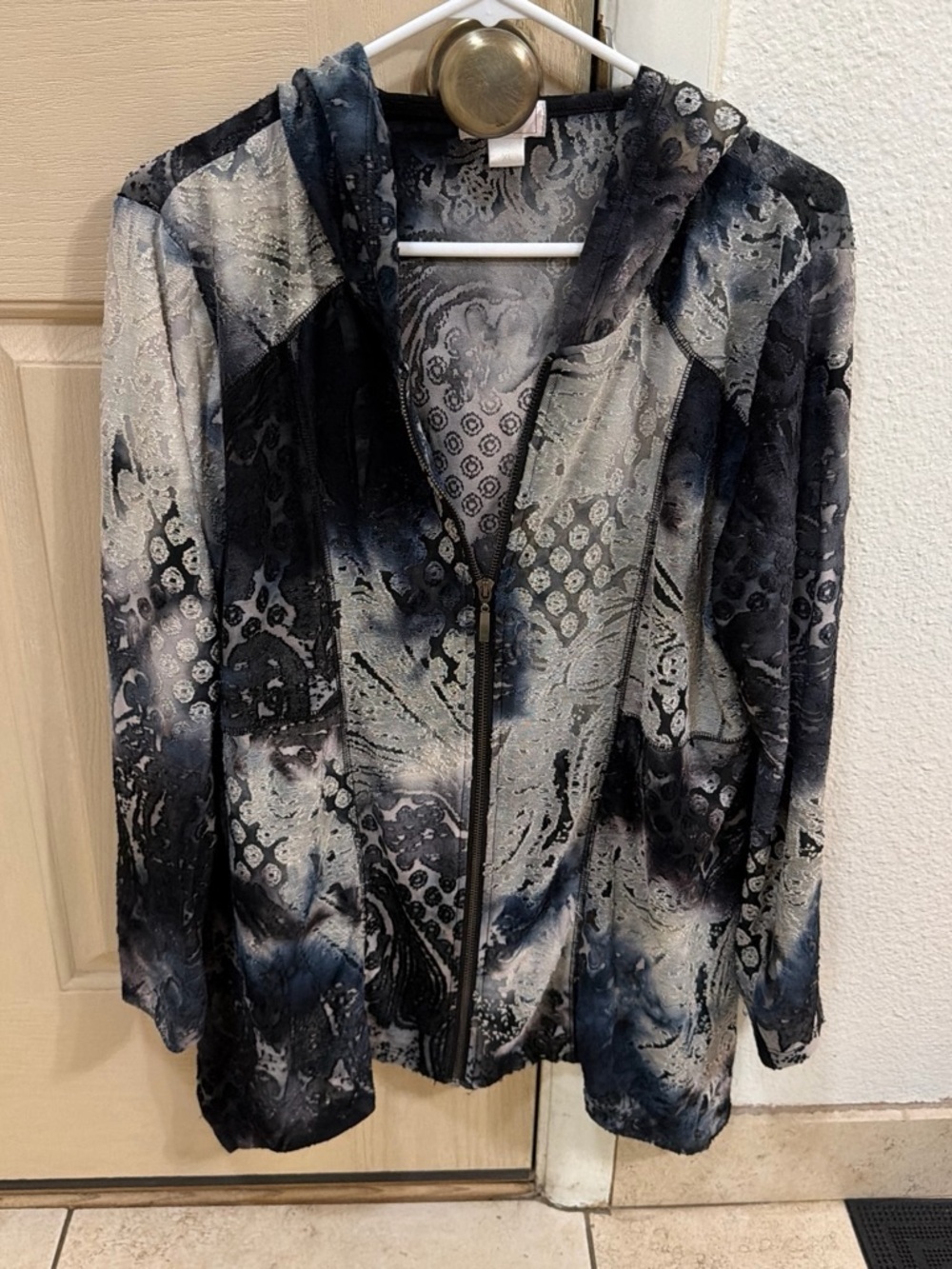 Women's Patterned Hooded Zip Jacket in Black and Gray